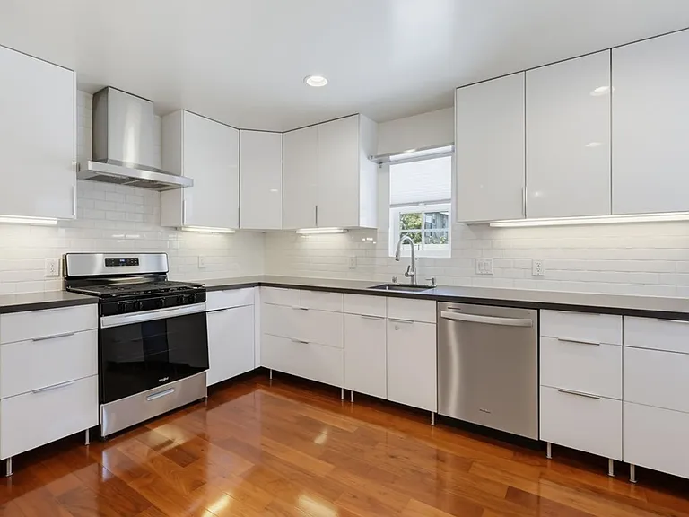 1470 Rosecrans Street — Photo 1