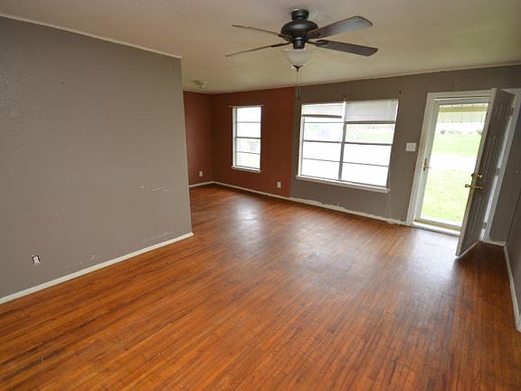 3rd image of 1303 E Lott Ave