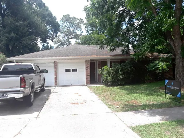 5922 Black Maple Ln, Houston, TX 77088