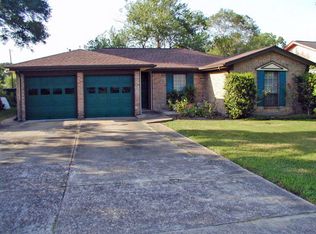321 E Kiber St, Angleton, TX 77515