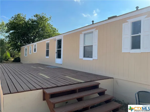 406 E Hugo St, Dilley, TX 78017