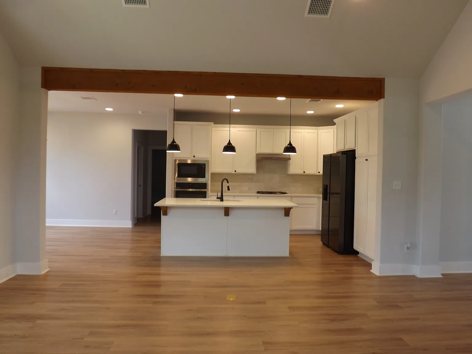 3 bed, 2.5 bath, 1721 sqft, $1,995 — Photo 4