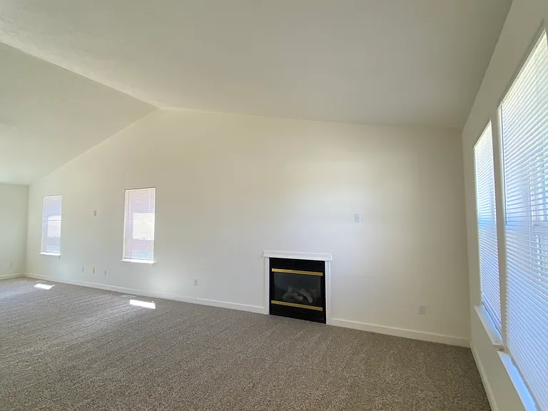 1950 SW 36th St — Photo 5