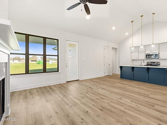 4th image of 206 Central Village Way