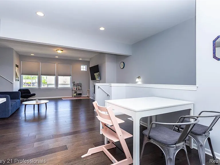 57 Kaprol Dr — Photo 34