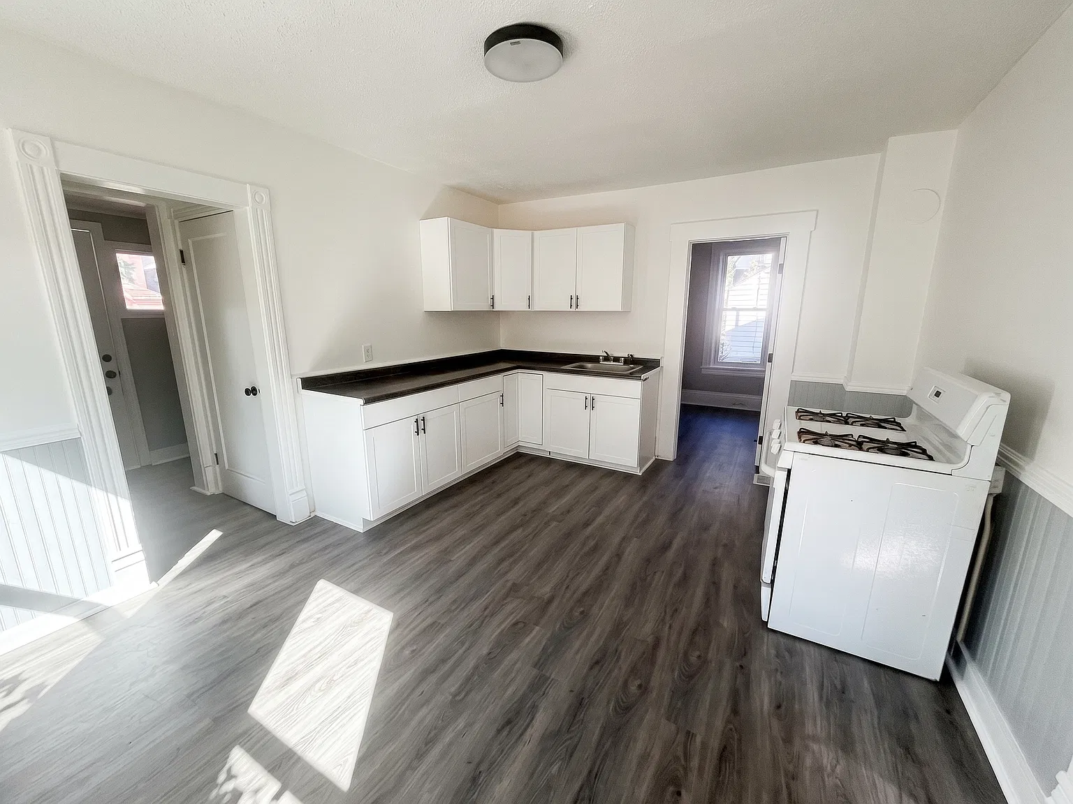 3 bed, 1.5 bath, 1200 sqft, $900 — Photo 3