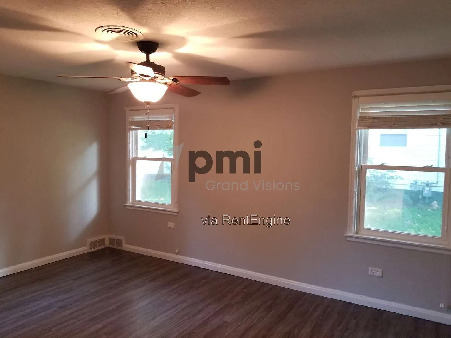 3 bed, 1.5 bath, 1100 sqft, $1,300 — Photo 2