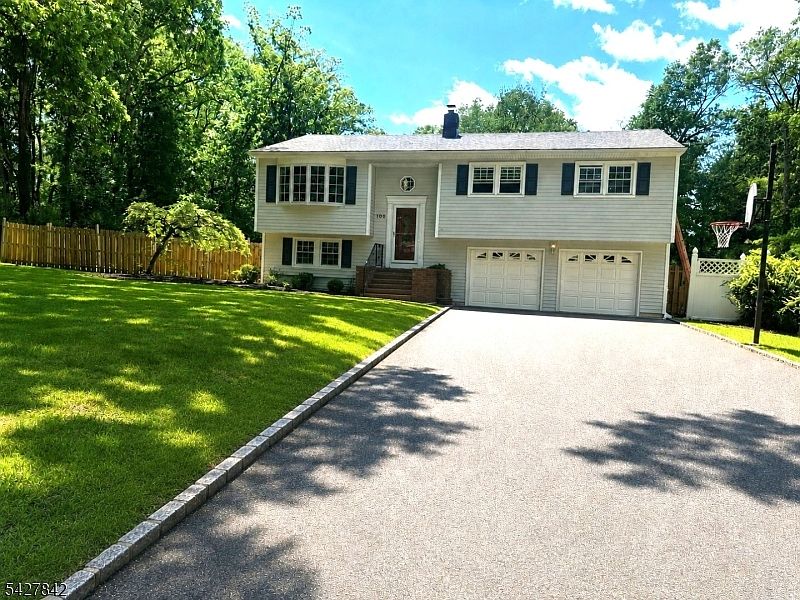 1st image of 100 Fawn Ridge Dr
