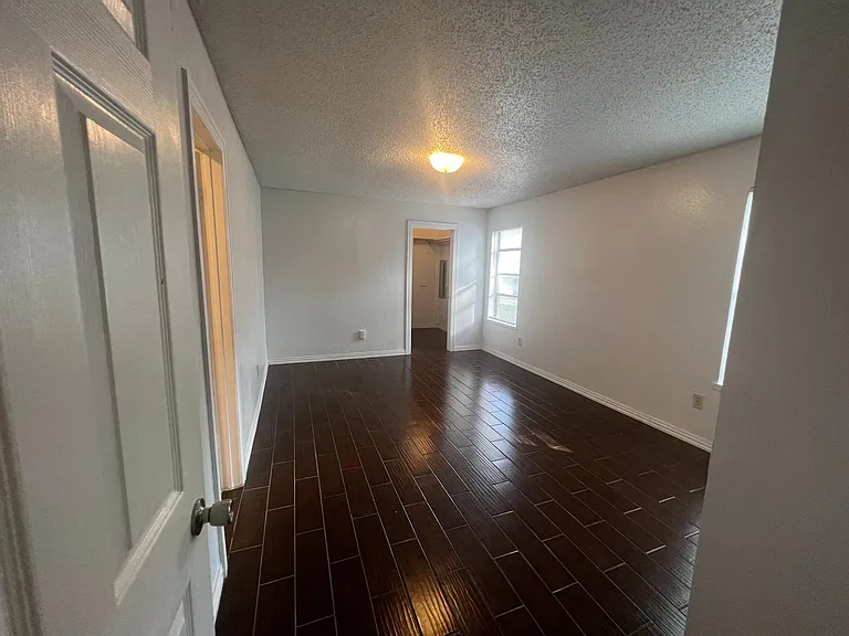 6004 Pinto Cir — Photo 22