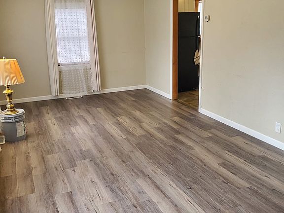 2nd image of 5585 Evergreen Ave
