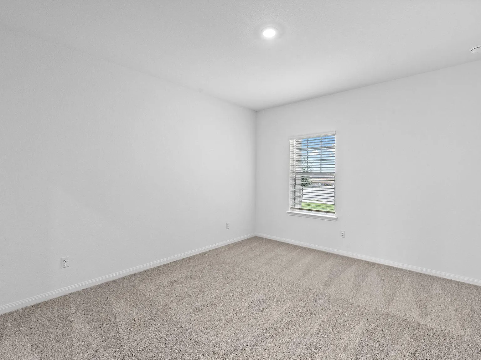 4 bed, 2.5 bath, 1924 sqft, $2,590 — Photo 4