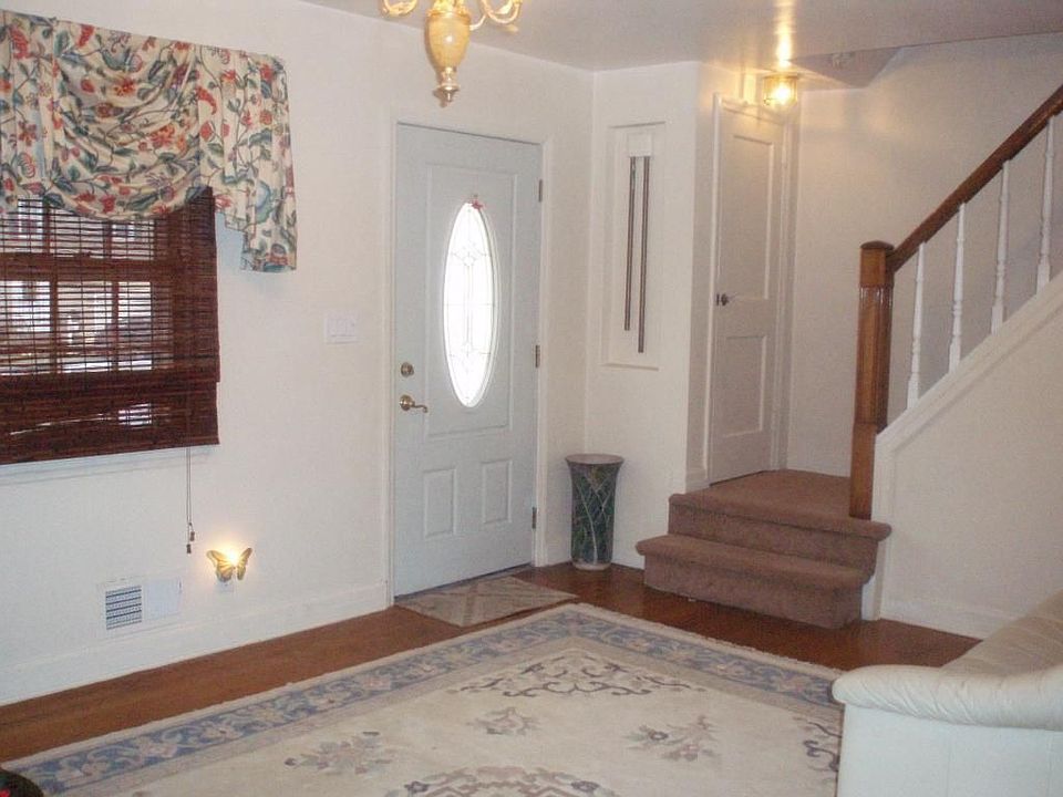 2nd image of 460 W Inman Ave