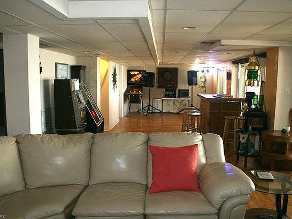 Basement (can be used as 3rd bedroom) 