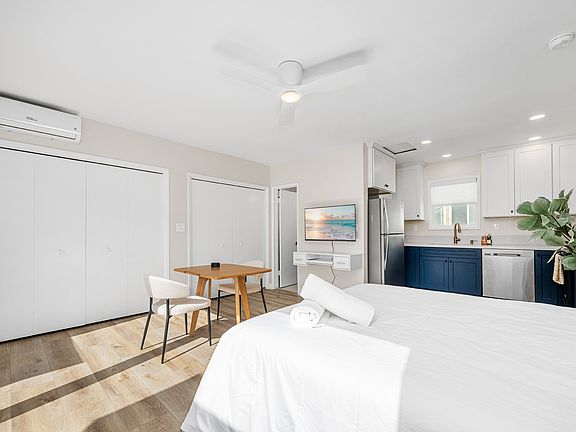 5th image of 1211 Seal Way #C