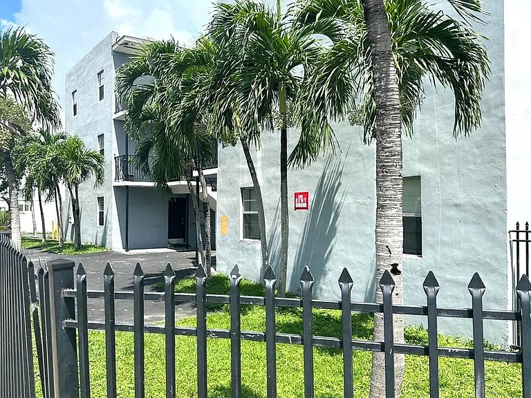 1801 NW 54th St — Photo 16