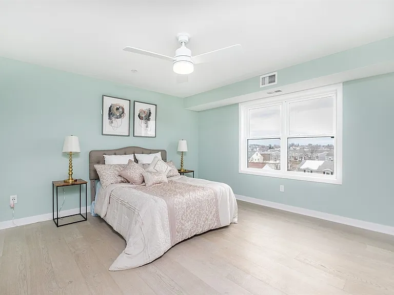 450 American Legion Hwy #506 — Photo 6