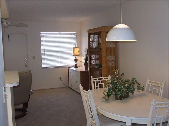 4th image of 79 Royal Oak Dr