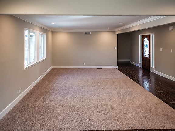 3rd image of 1815 W Sheridan Way