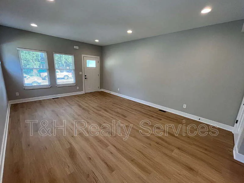 2 bed, 2.5 bath, 1418 sqft, $1,675 — Photo 4