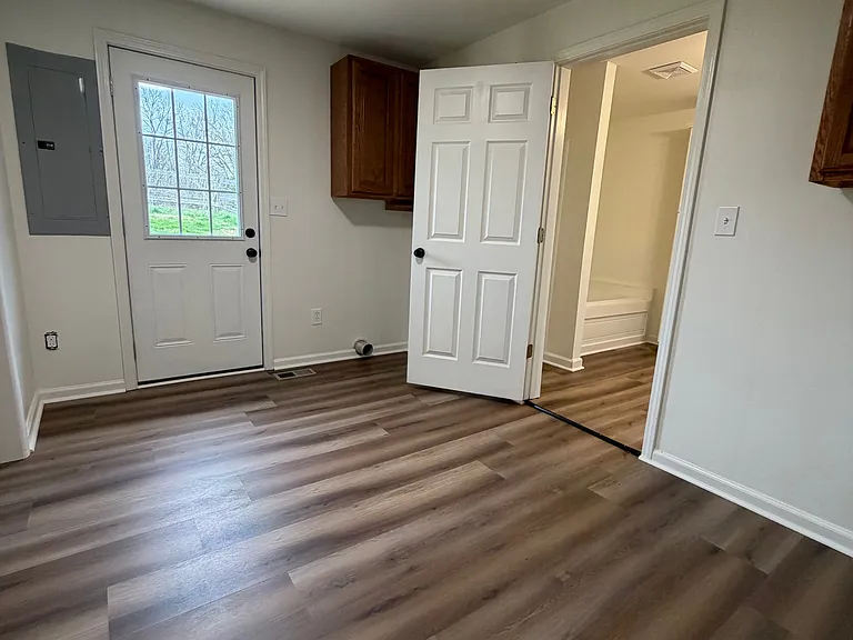 99 Phillips Ln — Photo 31
