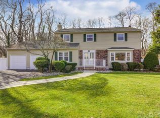 16 Noel Ln, East Brunswick, NJ 08816