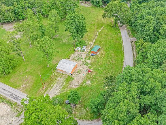 3rd image of 325 Oakdale Rd