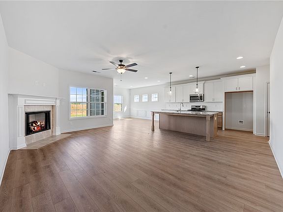 3rd image of 2915 Wyndham Village Dr