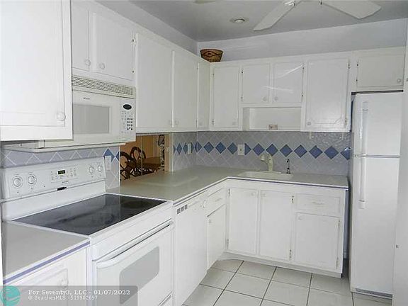 2nd image of 604 NE 2nd St APT 224