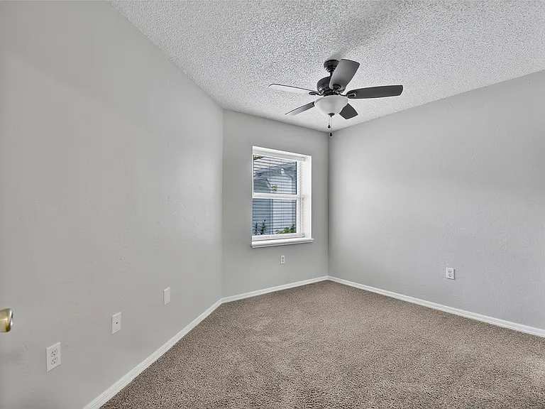 73 Buttonworth Dr #B — Photo 35