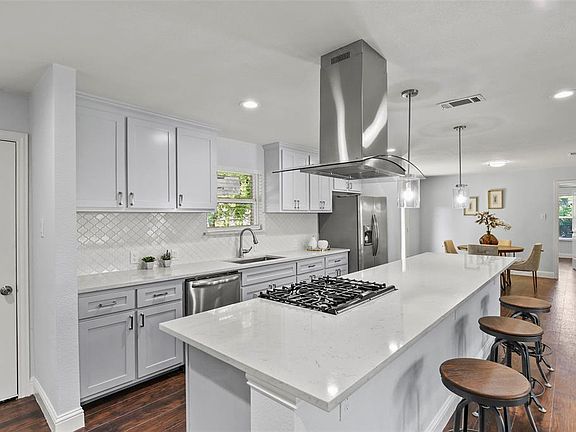 3rd image of 3439 Goldendale Dr