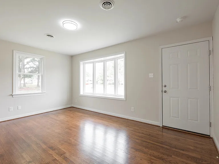 8711 Lakefront Dr — Photo 4