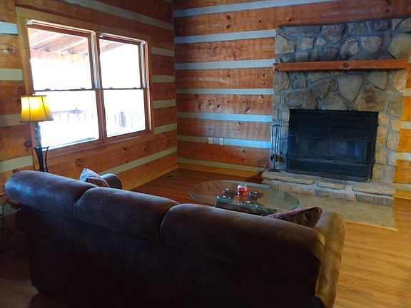 5th image of 2202 Berry Clark Dr