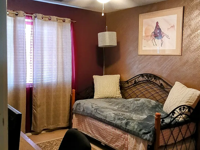 Bedroom Nr 3
Features:
One Trundle functional day bed/couch and/or king size bed
and
One Smart TV