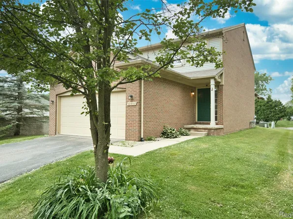 8997 Newport Ct #2, Livonia, MI 48150