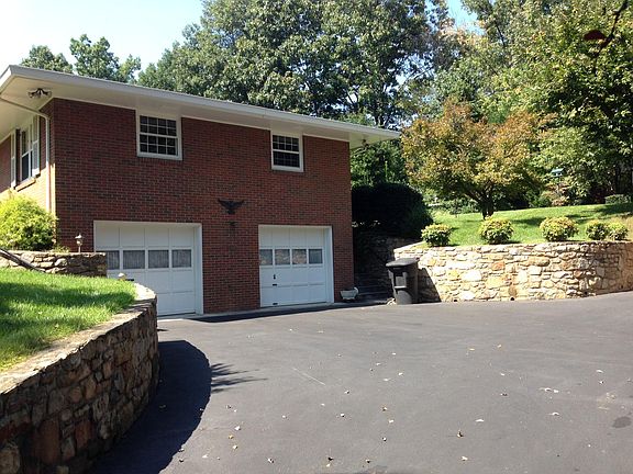 3rd image of 3235 Woodland Dr SW
