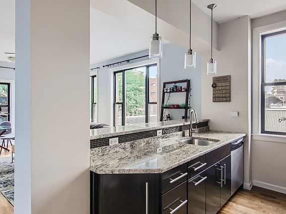 4th image of 3324 N Sheffield Ave #2