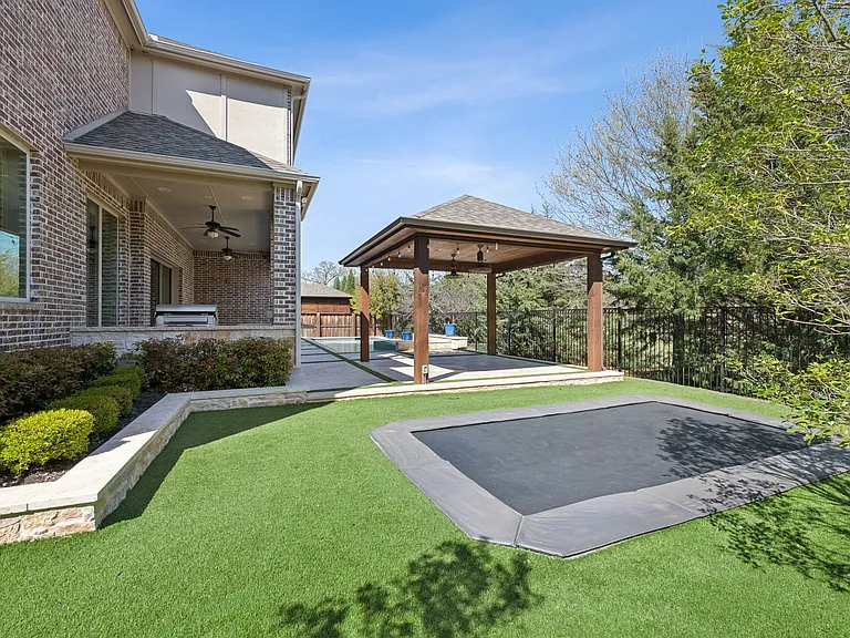 812 Lake Carillon Ln — Photo 36
