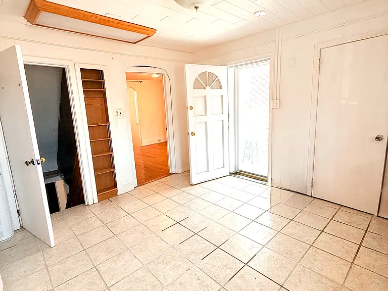 216 N Main St — Photo 13