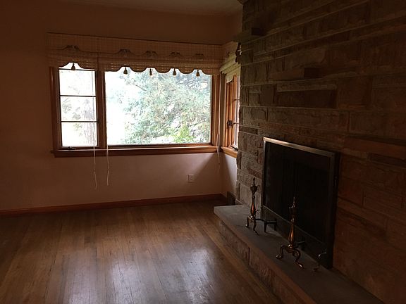 5th image of 374 E 46th St
