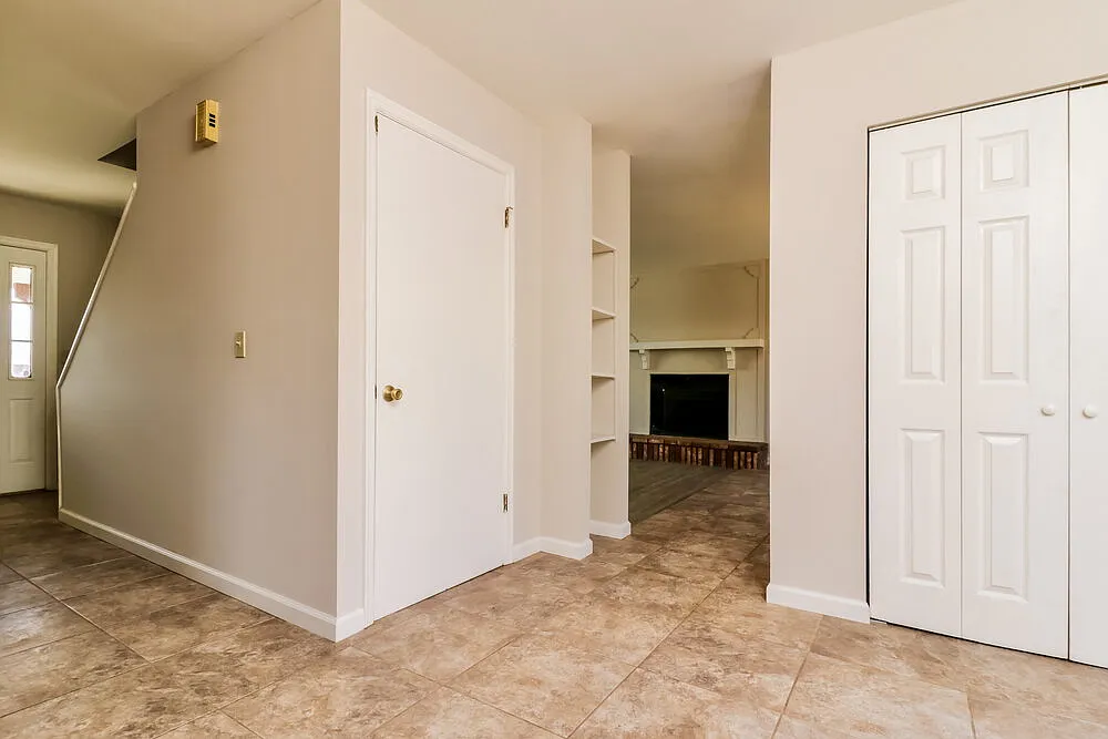 3 bed, 2.5 bath, 1344 sqft, $2,355 — Photo 4