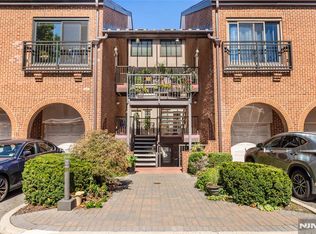 7 Eliot Ct, Teaneck, NJ 07666