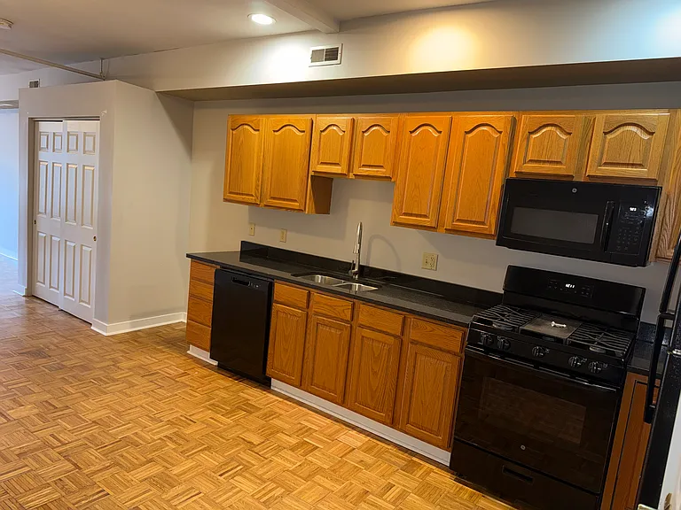136 E Genesee St #402 — Photo 3