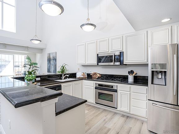 3rd image of 1501 India St Unit 613