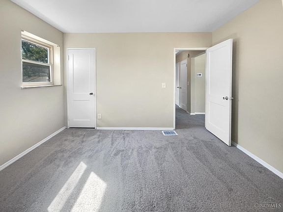 4th image of 8494 Wexford Ave