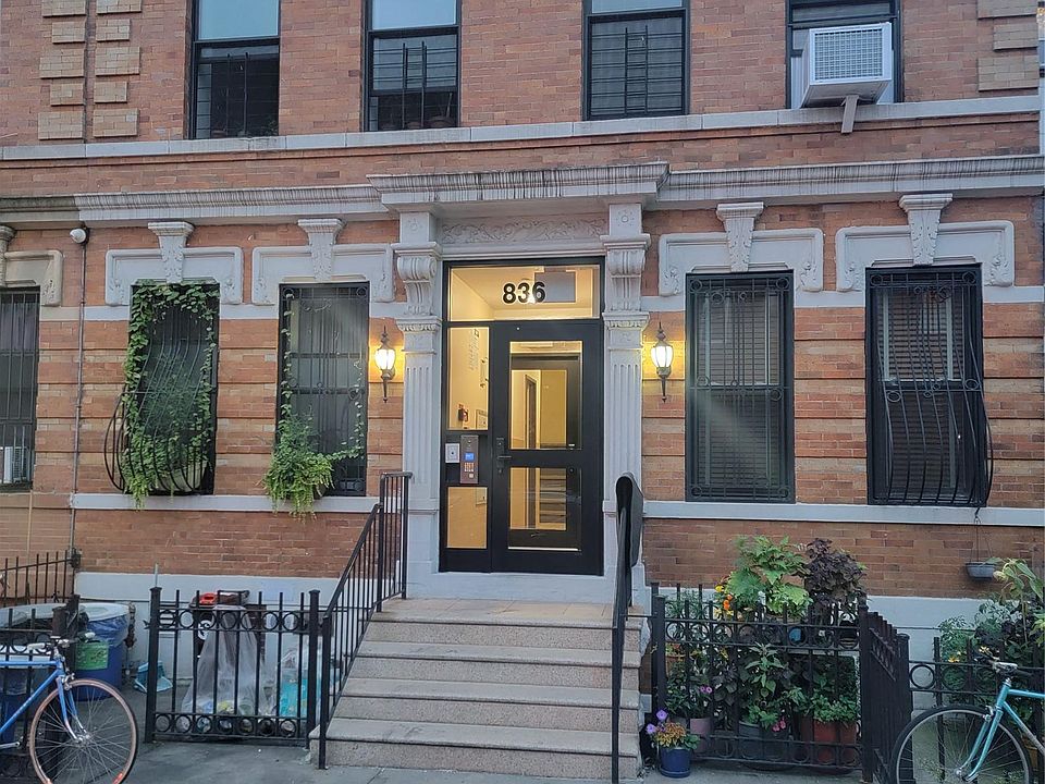 1st image of 836 Jefferson Avenue #4A