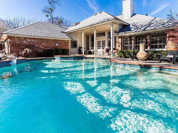 3rd image of 2725 Winding Hollow Ln