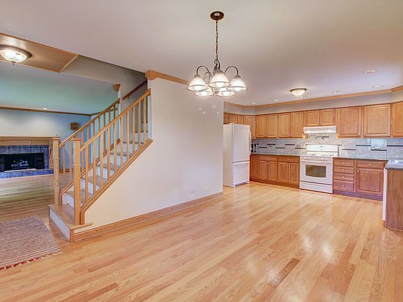 5th image of 37W979 Oak Dr