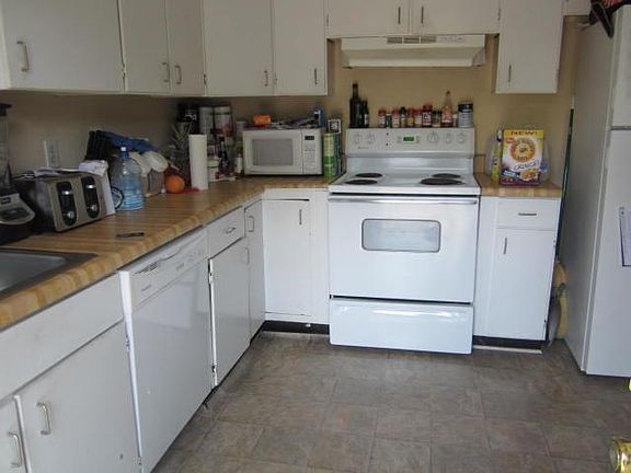 3rd image of 718 E Northfield Blvd