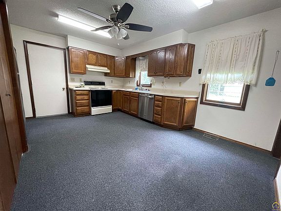 5th image of 301 E Potwin Ave