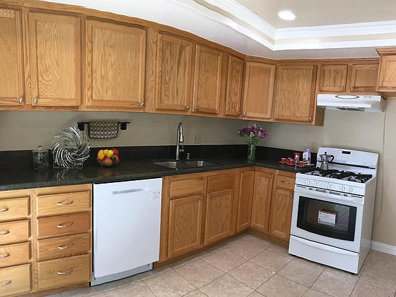 5th image of 2333 Lindsey Ct APT A
